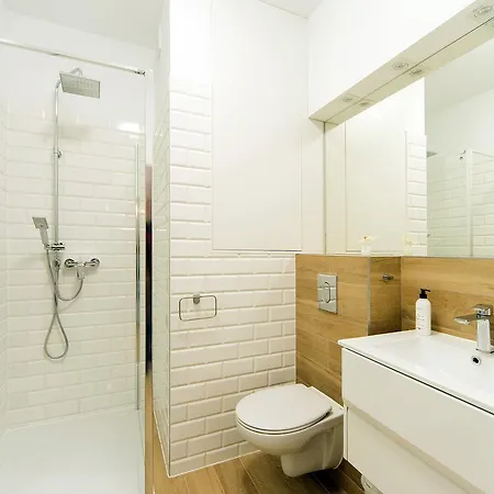 Sun Seasons 24 - Gondola